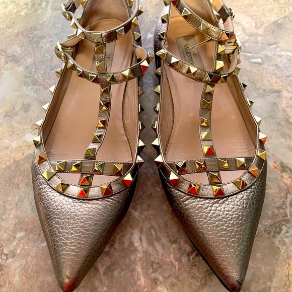 Valentino Garavani Shoes - ❤️❤️SOLD❤️❤️Valentino studded flat shoes